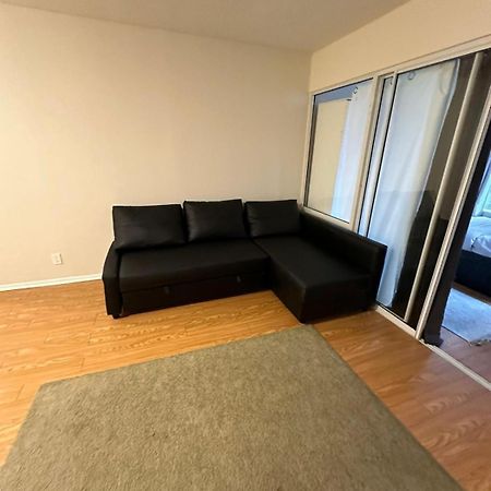 טורונטו Best Location In Downtown- Walking To Eaton Centre, Nathan Phillips Square, Yonge-Dundas, Ikea,Transit מראה חיצוני תמונה