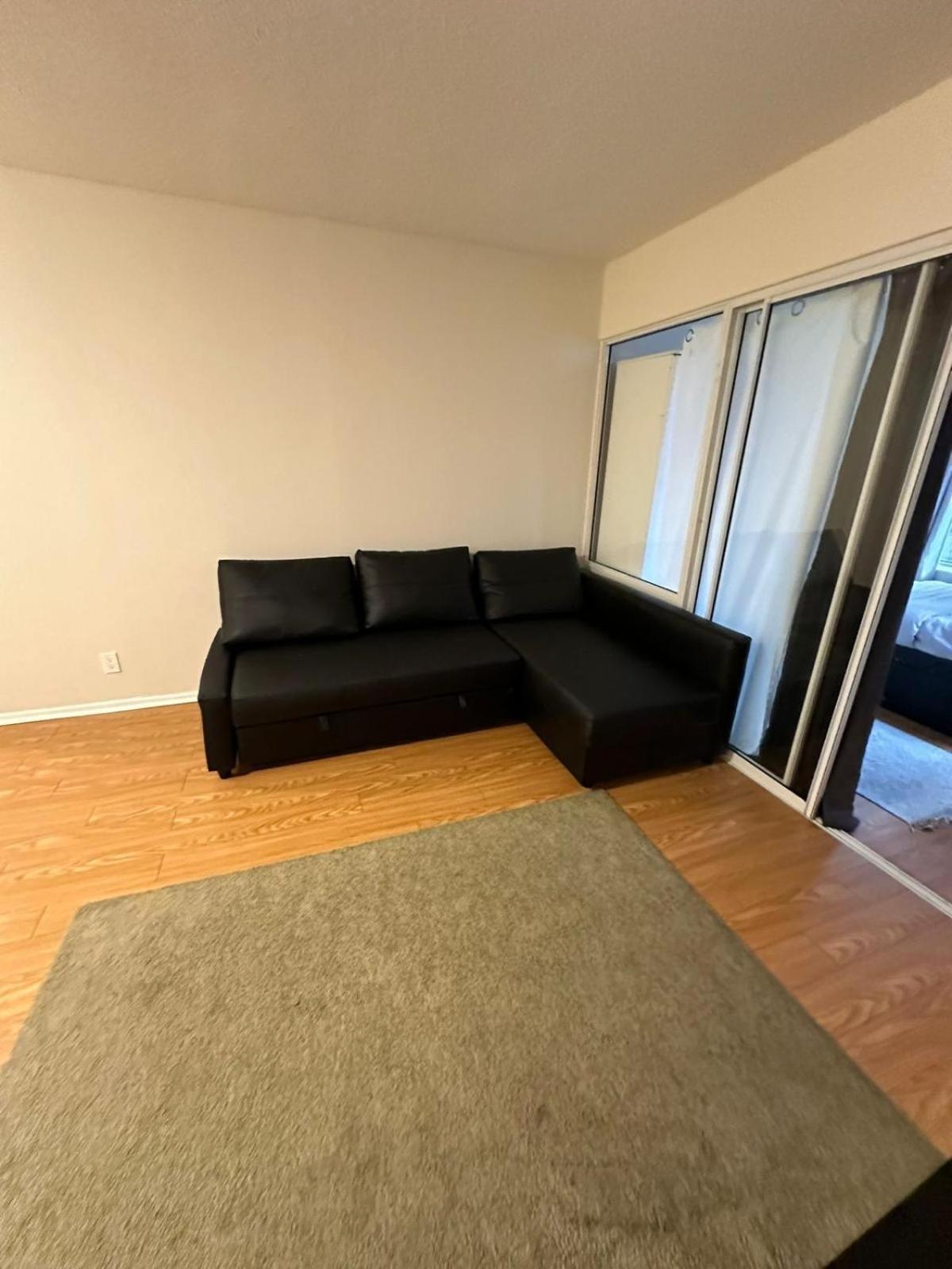 טורונטו Best Location In Downtown- Walking To Eaton Centre, Nathan Phillips Square, Yonge-Dundas, Ikea,Transit מראה חיצוני תמונה